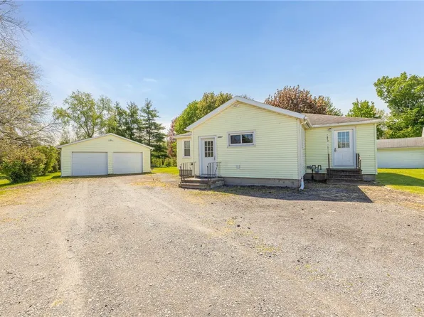 6687 N Lake Rd, Bergen, NY 14416