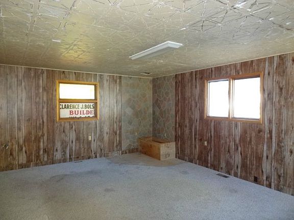 5th image of 424 W Holland Ave