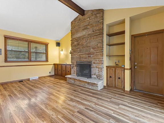 4th image of S77W22250 Eleanor STREET