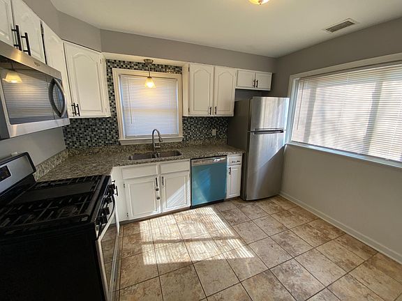 2nd image of 3140 W Whipple Dr