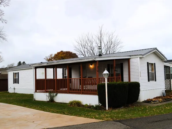 2718 Greencrest Dr, Erie, PA 16506