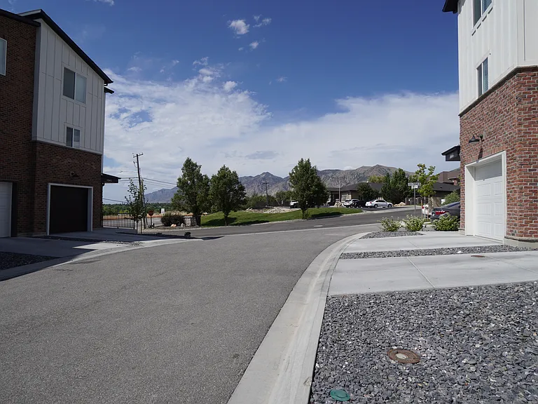 1565 S 150 W — Photo 23