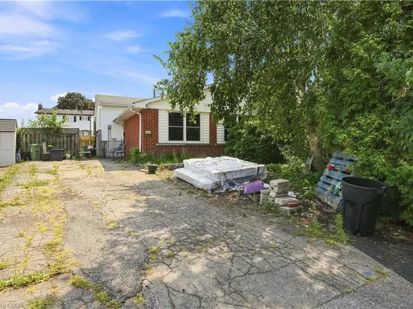 8 Brendan Ct, Hamilton, ON L8T 4R4