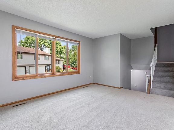 5th image of 8625 S Maplebrook Cir