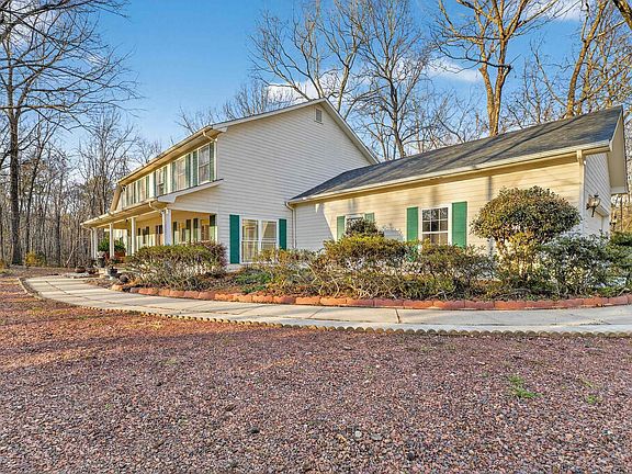 2nd image of 105 Woodcrest Dr
