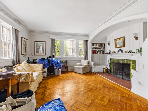 221 East 21st Street image 1 of 12