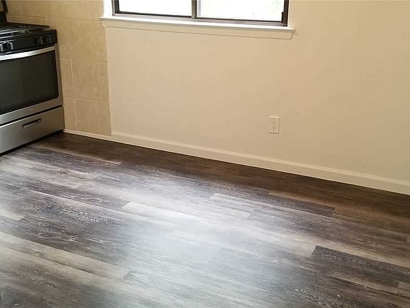 3rd image of 158 Pointe Cir N