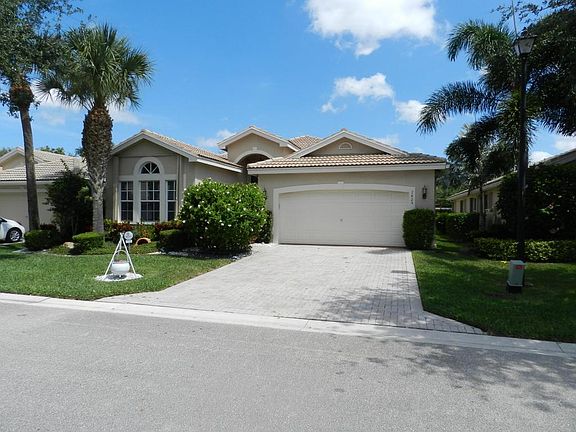 Home For Sale In Valencia Isles