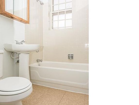 5th image of 7147 S Jeffery Blvd APT 206