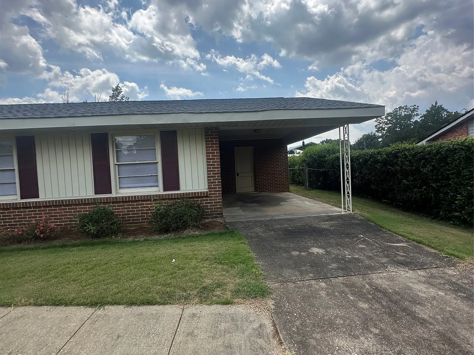 3 bed, 2.0 bath, 1185 sqft, $1,295 — Photo 2