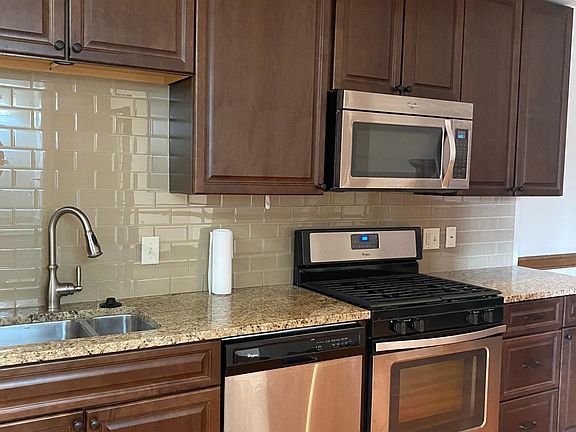 3rd image of 598 Lafayette Ave #201