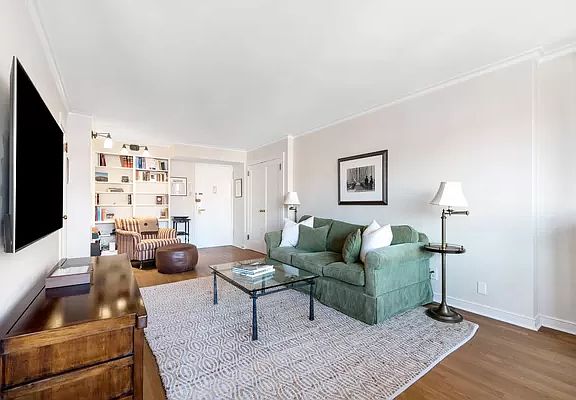 5th image of 130 E 18th St APT 17H