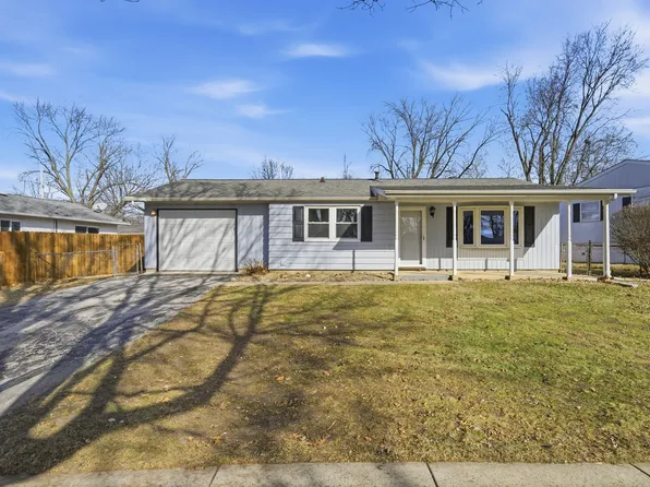 1714 Arrowhead Dr, Bloomington, IL 61704