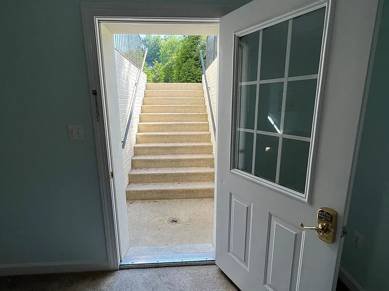 7808 Thornfield Ct — Photo 11