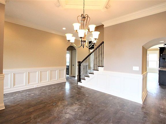 4th image of 501 Carriage Ln #137