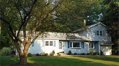 1st image of 10 Delwood Ct