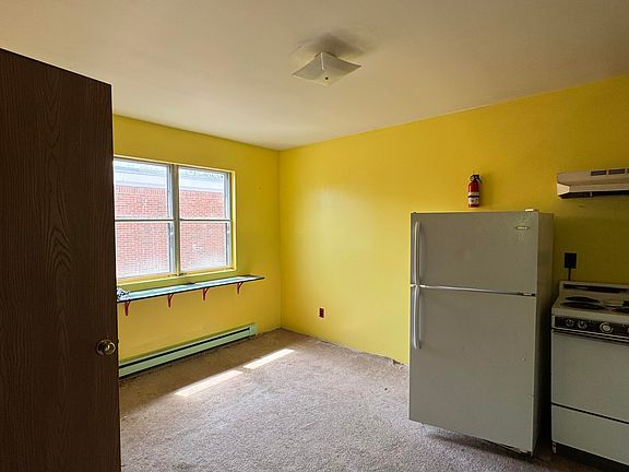 3rd image of 605 W College St #9