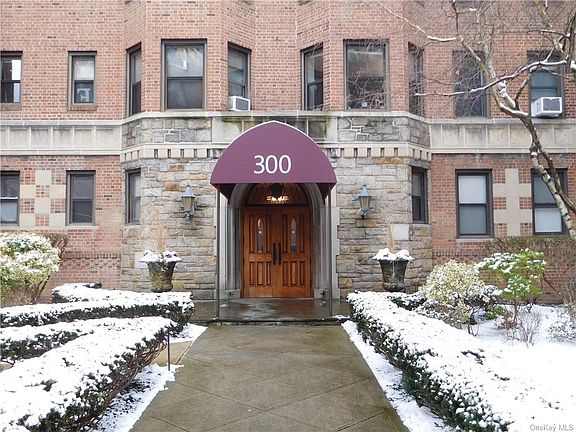 3rd image of 300 Main St APT 1E