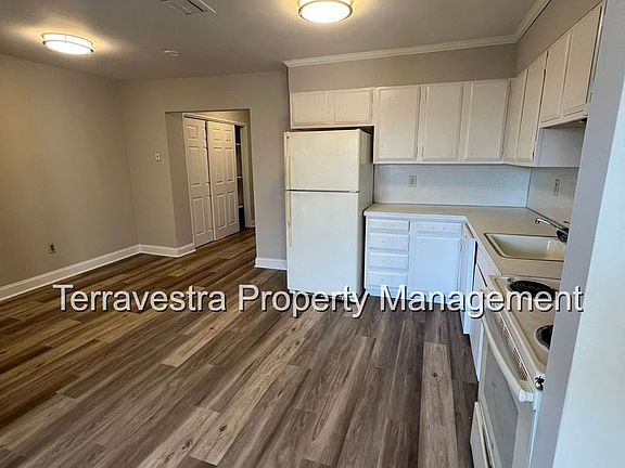 3rd image of 108 N 8th St APT D