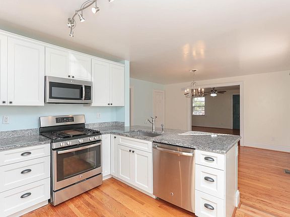 4th image of 7457 Hampton Blvd #1