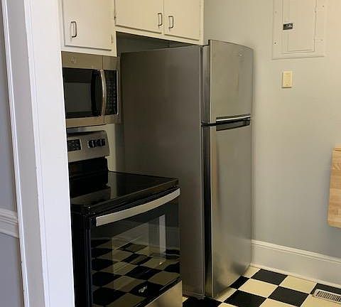 3rd image of 20 Aberdeen Dr APT 1