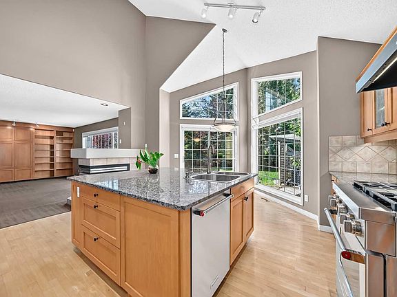 5th image of 180 Hamptons Ter NW