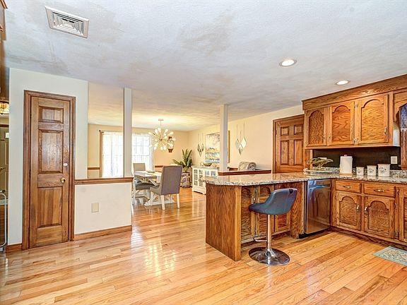 5th image of 11 Balmoral Dr