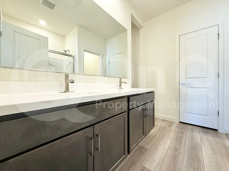 634 W Red Hawk Ct — Photo 18