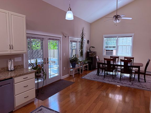 4th image of 536 Skunknet Road