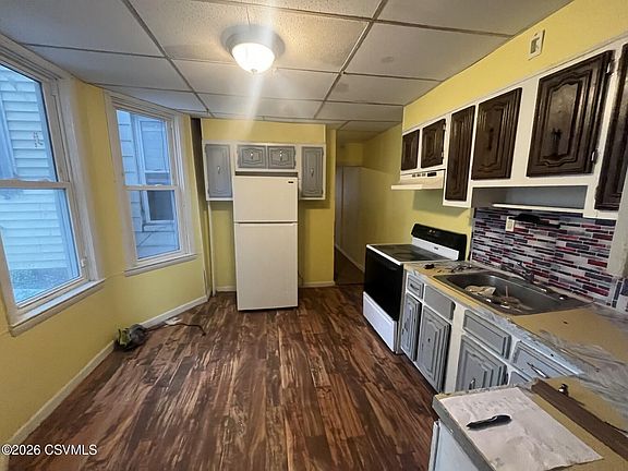 5th image of 135 Birch St