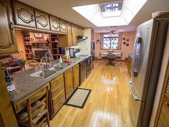 4th image of 2841 Gloria Ct