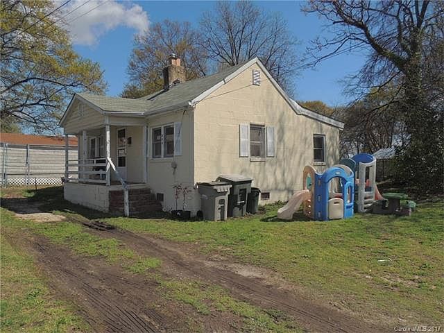 2nd image of 604 N Falls St