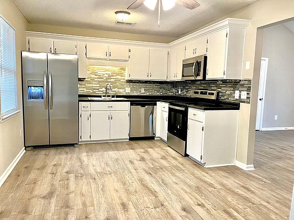 2nd image of 2207 Driftwood Ln