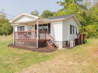 910 Crescent Dr, Glade Spring, VA 24340