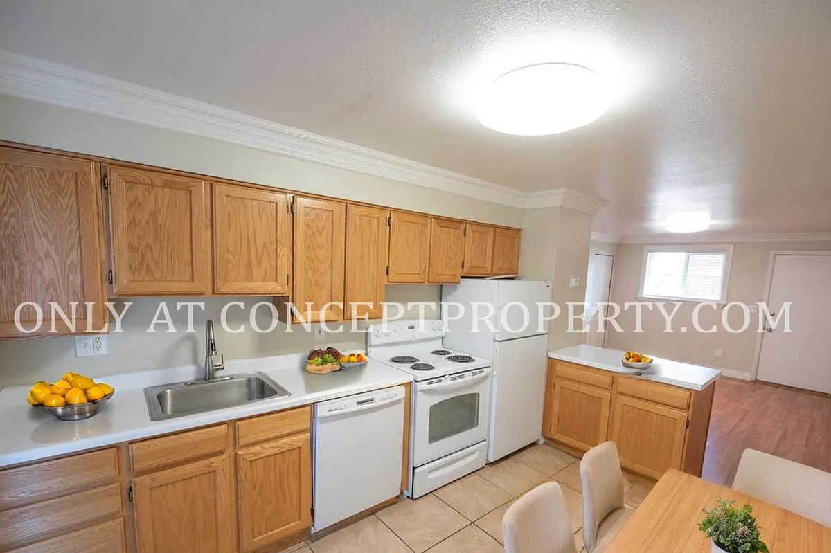 Building Photo - 100 S Orchard Dr