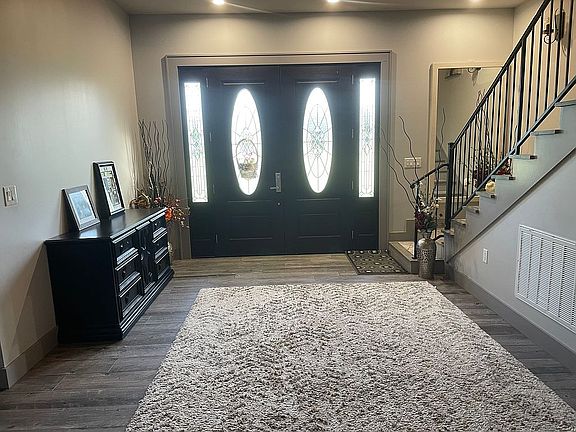 Entry/ foyer
