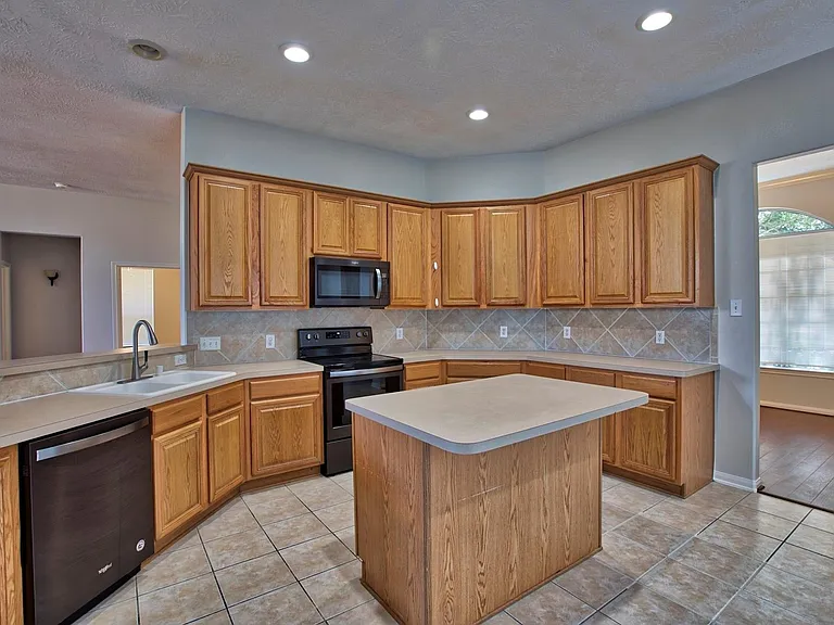 6715 Village Bridge Dr — Photo 8