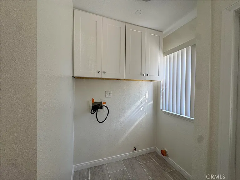 1130 Spazier Ave — Photo 10