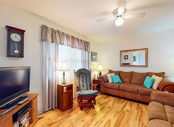 5th image of 327 Edgelake Dr