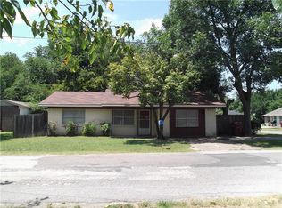 923 Pecan St, Bonham, TX 75418