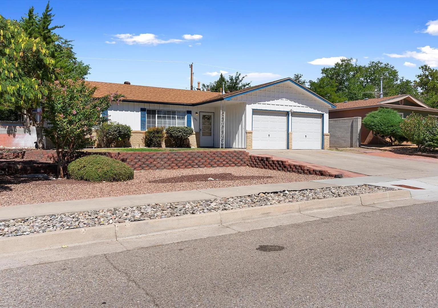 4 bed, 2.0 bath, 1676 sqft, $3,000 — Photo 3