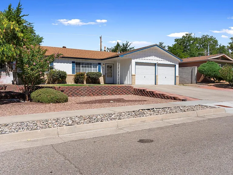 10217 Santa Paula Ave NE — Photo 3