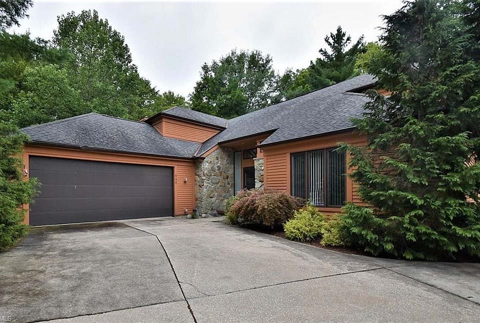 1st image of 948 Hemlock Ln