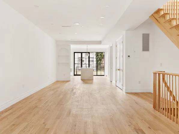 1044 Jefferson Avenue image 5 of 13