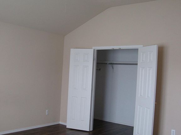 4th image of 9204 Goldenview Dr