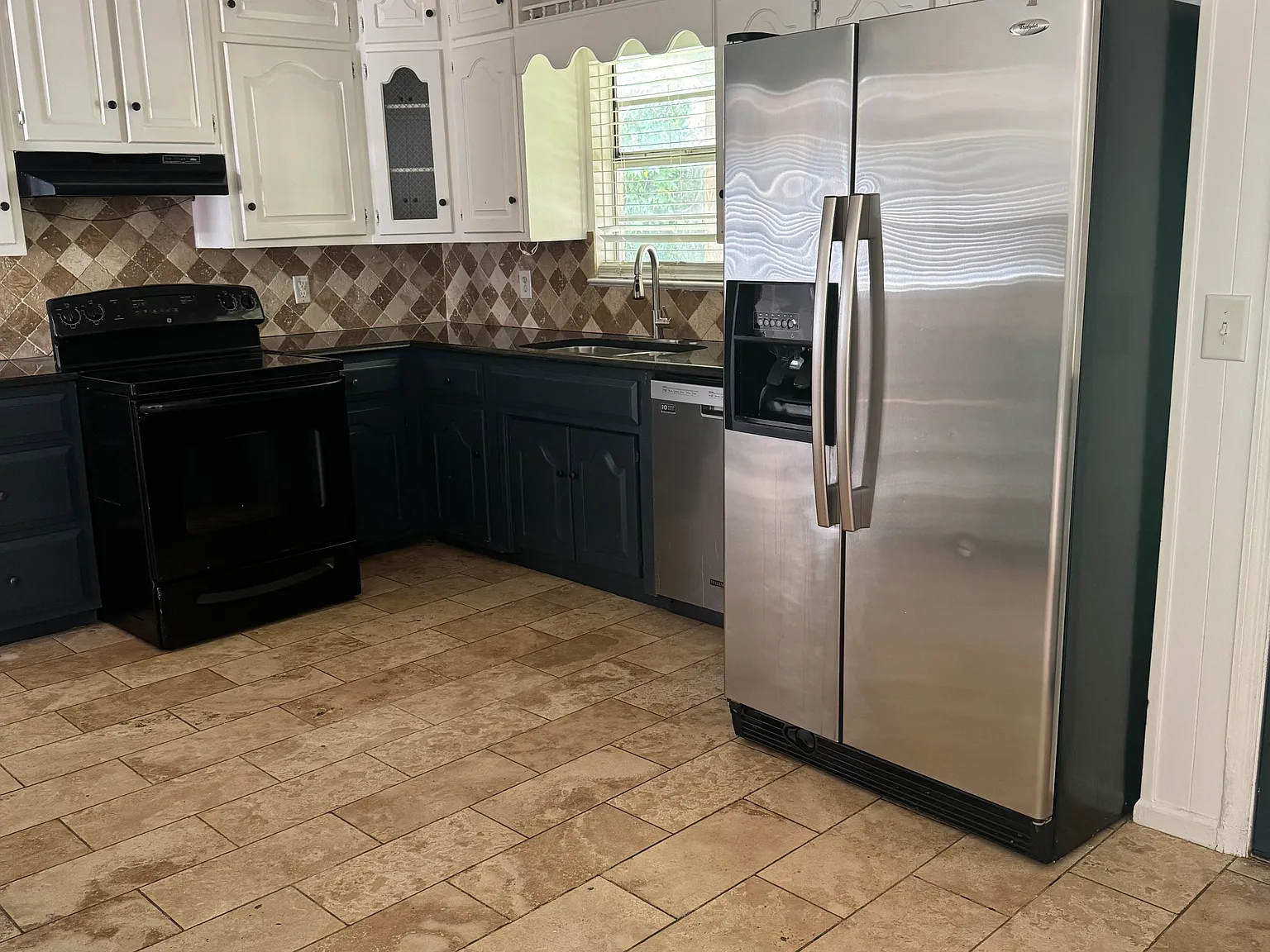 3 bed, 1400 sqft, $1,500 — Photo 3