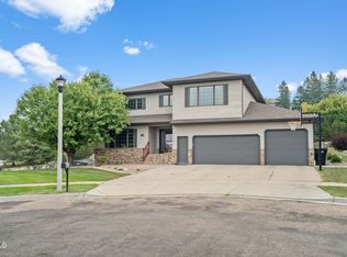 905 Dodge Cir, Bismarck, ND 58503