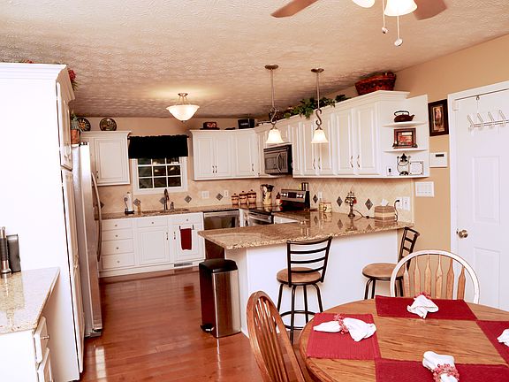 4th image of 454 Abbey Ln