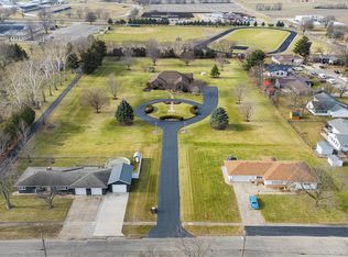 1039 Warren St, Henry, IL 61537