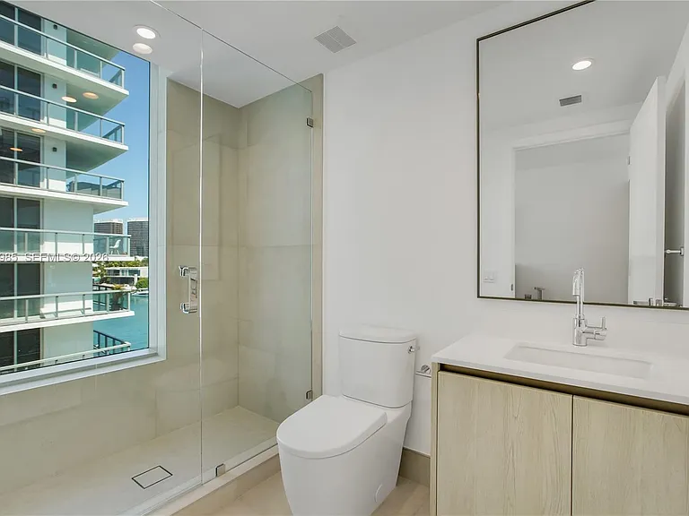 9221 E Bay Harbor Dr #511 — Photo 30